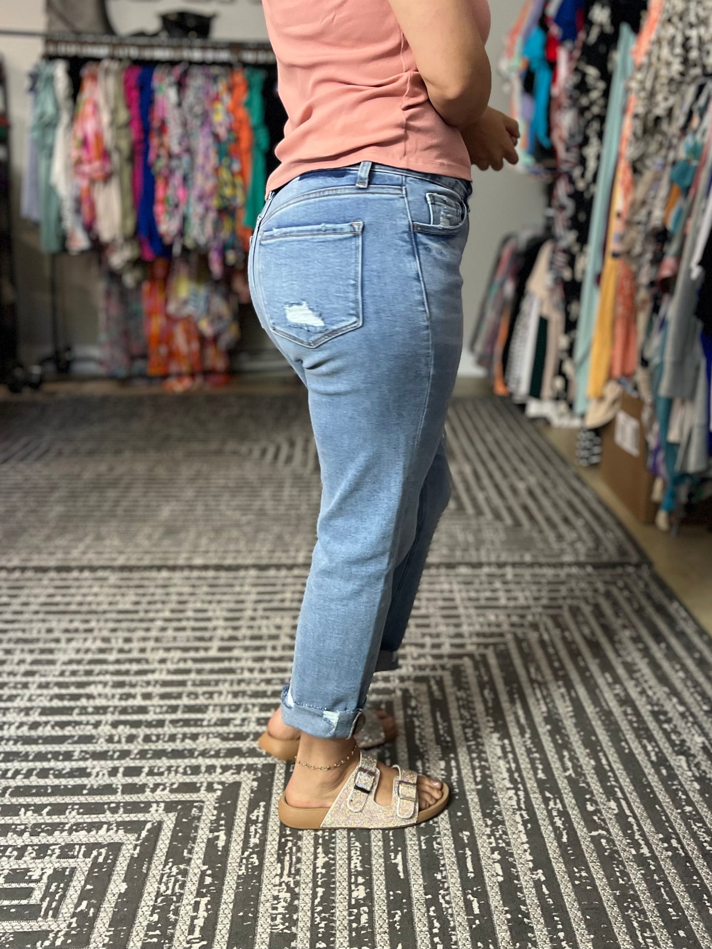 Lovervet Mid Rise Straight Crop