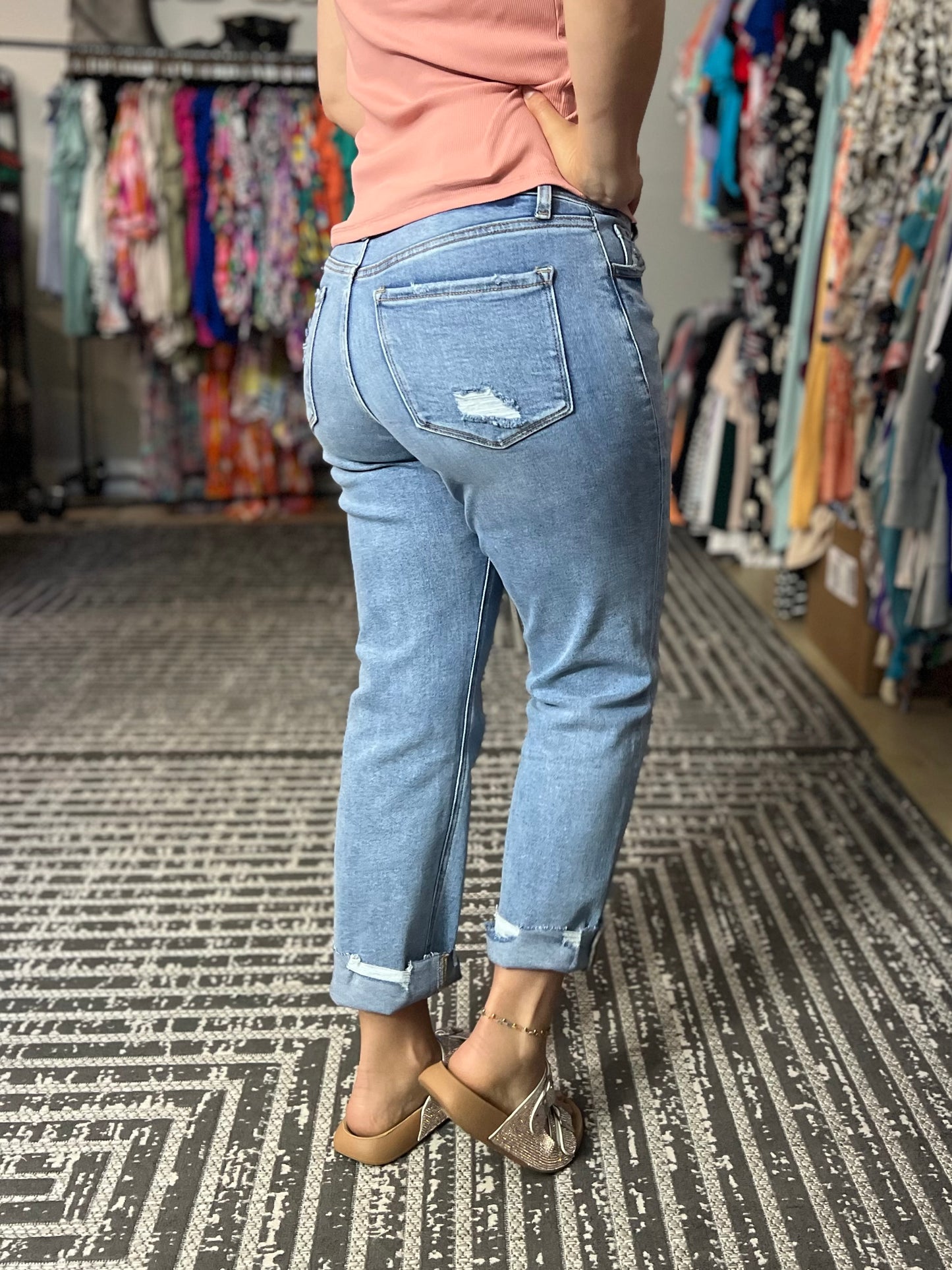 Lovervet Mid Rise Straight Crop