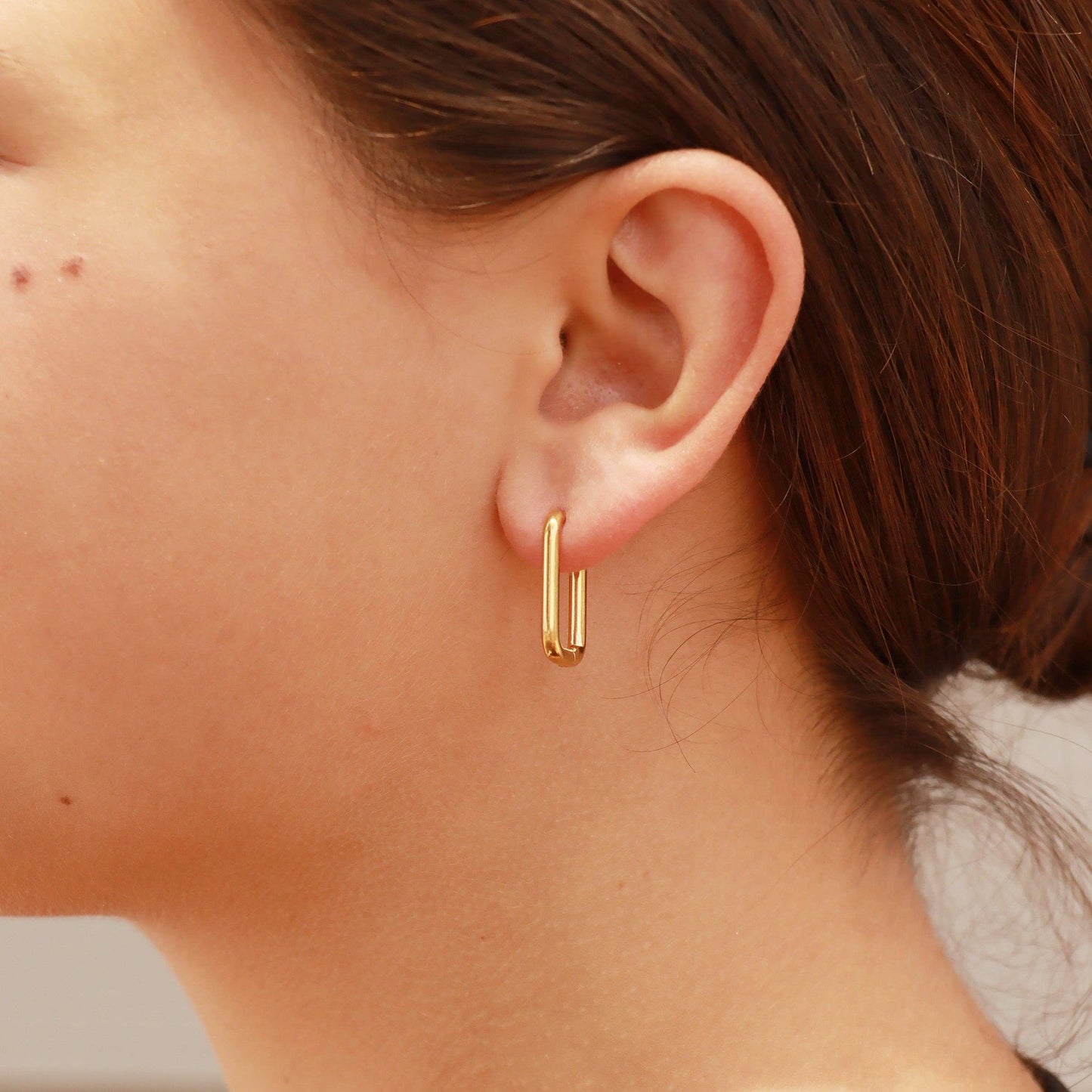 18K Gold Rounded Rectangle Everyday Huggie Earrings