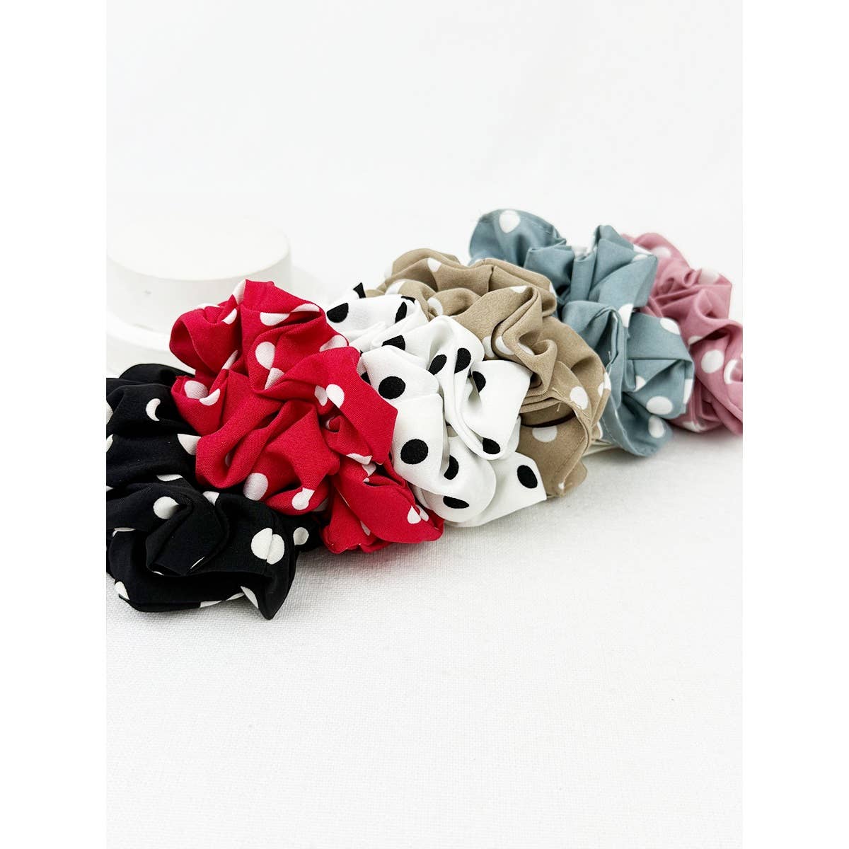 Polkadot Scrunchies: 2pk